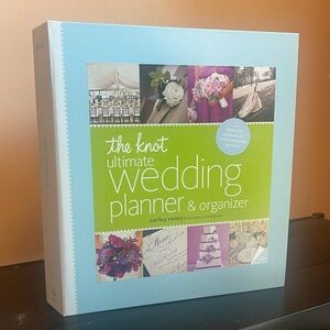 The Knot Wedding Planner & Organizer Binder